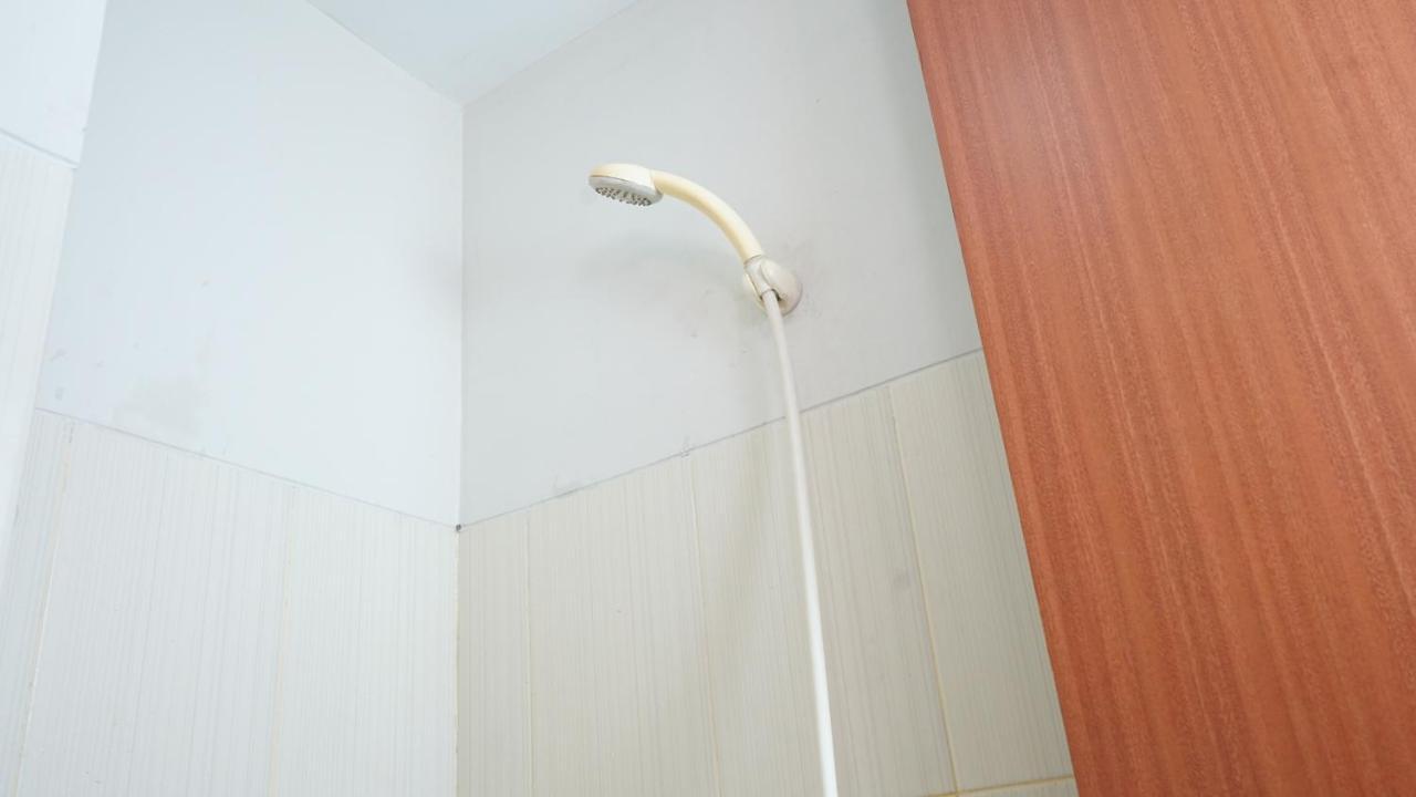 Green Lake View Just Sleep & Cozy Hotel Pondokcabe Hilir Exterior photo