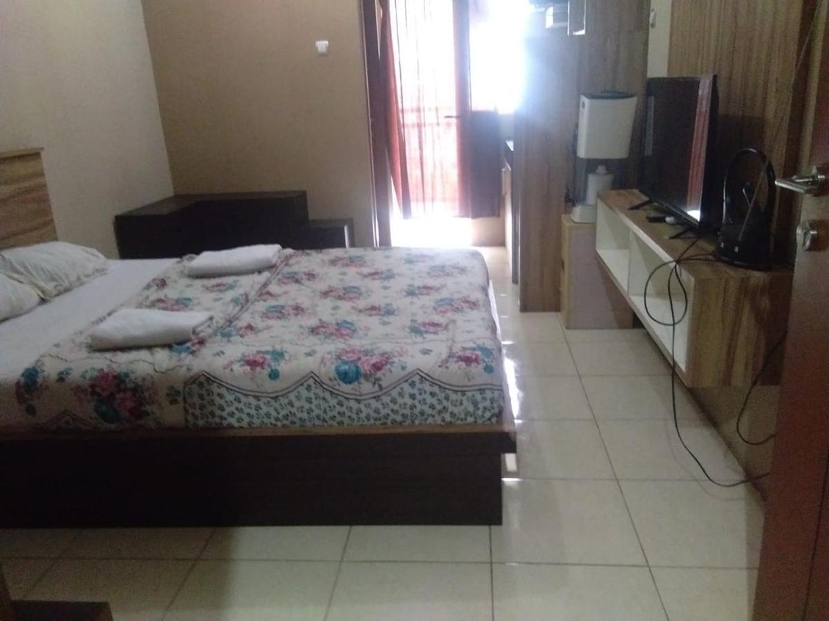 Green Lake View Just Sleep & Cozy Hotel Pondokcabe Hilir Exterior photo