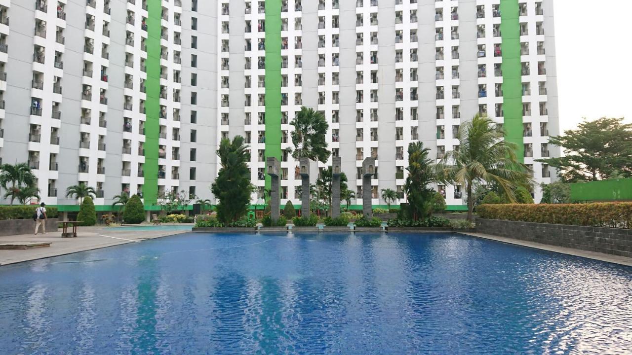 Green Lake View Just Sleep & Cozy Hotel Pondokcabe Hilir Exterior photo