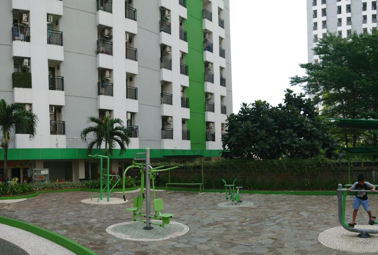 Green Lake View Just Sleep & Cozy Hotel Pondokcabe Hilir Exterior photo